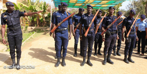 POLICE: le Commissaire Ousmane FALL installé à l'arrondissement de l'île (photos) POLICE: le Commissaire Ousmane FALL installé à l'arrondissement de l'île (photos)