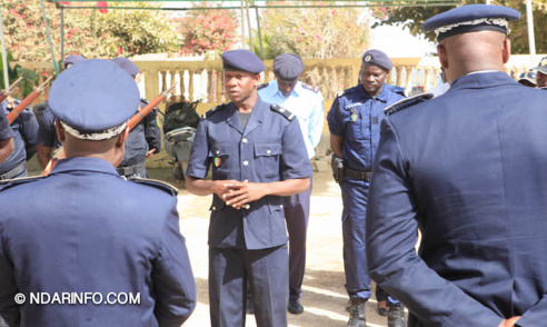 POLICE: le Commissaire Ousmane FALL installé à l'arrondissement de l'île (photos) POLICE: le Commissaire Ousmane FALL installé à l'arrondissement de l'île (photos)