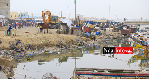 Visite d’Emmanuel MACRON à Saint-Louis : À GUET-NDAR, la grosse bourde de la Commune (photos) Visite d’Emmanuel MACRON à Saint-Louis : À GUET-NDAR, la grosse bourde de la Commune (photos)