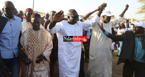 Remise d’une ambulance médicalisée : À DIAWAR, Faly SECK ouvre « l’année sociale » du président Macky SALL  (Vidéo & Photos)