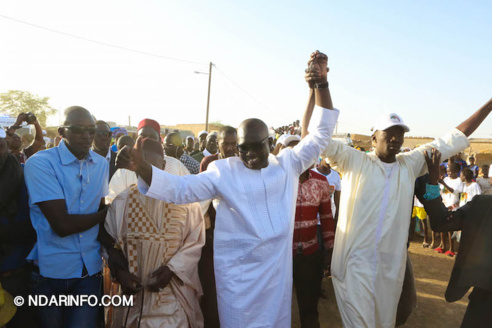 Remise d’une ambulance médicalisée : À DIAWAR, Faly SECK ouvre « l’année sociale » du président Macky SALL  (Vidéo & Photos)