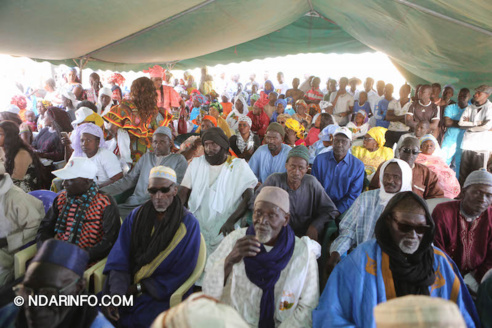 Remise d’une ambulance médicalisée : À DIAWAR, Faly SECK ouvre « l’année sociale » du président Macky SALL  (Vidéo & Photos)