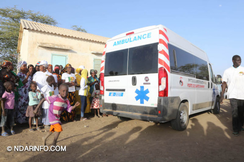 Remise d’une ambulance médicalisée : À DIAWAR, Faly SECK ouvre « l’année sociale » du président Macky SALL  (Vidéo & Photos)