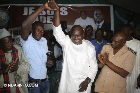 Remise d’une ambulance médicalisée : À DIAWAR, Faly SECK ouvre « l’année sociale » du président Macky SALL  (Vidéo & Photos)