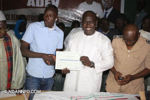 Remise d’une ambulance médicalisée : À DIAWAR, Faly SECK ouvre « l’année sociale » du président Macky SALL  (Vidéo & Photos)