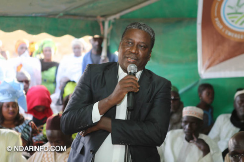 Remise d’une ambulance médicalisée : À DIAWAR, Faly SECK ouvre « l’année sociale » du président Macky SALL  (Vidéo & Photos)