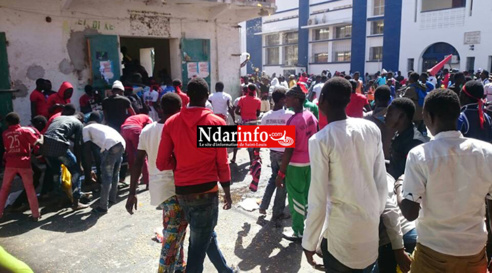 URGENT - Manifestations de pêcheurs à Saint-Louis : des cantines maures vandalisées, d’autres brûlées ( photos ) URGENT - Manifestations de pêcheurs à Saint-Louis : des cantines maures vandalisées, d’autres brûlées ( photos )