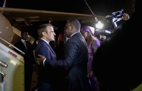 Les images de l'arrivée d'Emmanuel MACRON à Dakar ( photos )