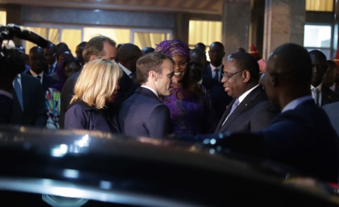 Les images de l'arrivée d'Emmanuel MACRON à Dakar ( photos )