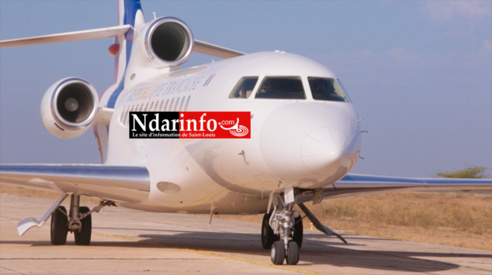 Saint-Louis : l’avion de MACRON toujours le tarmac Saint-Louis : l’avion de MACRON toujours le tarmac