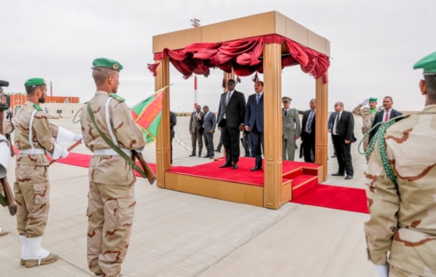 Macky SALL invite à son tour le président Ould Aziz au Sénégal Macky SALL invite à son tour le président Ould Aziz au Sénégal