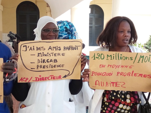 Hôpital de Saint-Louis : « des travailleurs fatigués », « des malades désemparés », « la réhabilitation bloquée », selon les syndicalistes. Hôpital de Saint-Louis : « des travailleurs fatigués », « des malades désemparés », « la réhabilitation bloquée », selon les syndicalistes.