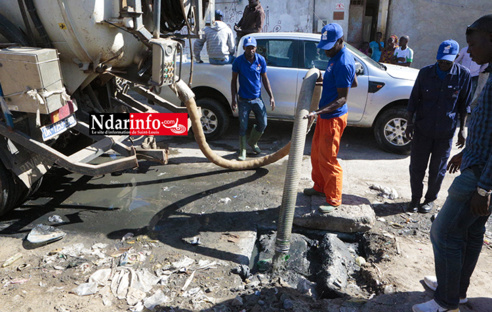 Des fosses septiques branchées sur le réseau d’évacuation d’eaux pluviales : La cause des refoulements à Pikine ( vidéo ) Des fosses septiques branchées sur le réseau d’évacuation d’eaux pluviales : La cause des refoulements à Pikine ( vidéo )