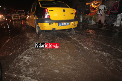 DIRECT - HOULE DANGEREUSE : Une situation critique sur la Langue de Barbarie. Regardez ! DIRECT - HOULE DANGEREUSE : Une situation critique sur la Langue de Barbarie. Regardez !