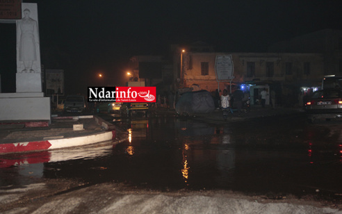 DIRECT - HOULE DANGEREUSE : Une situation critique sur la Langue de Barbarie. Regardez ! DIRECT - HOULE DANGEREUSE : Une situation critique sur la Langue de Barbarie. Regardez !