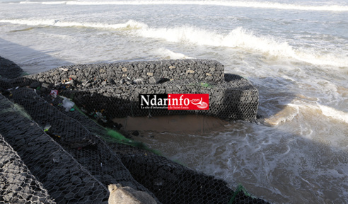 FURIE DES VAGUES : des fondements de la digue de protection s’enlisent (vidéo – photos) FURIE DES VAGUES : des fondements de la digue de protection s’enlisent (vidéo – photos)