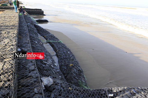 FURIE DES VAGUES : des fondements de la digue de protection s’enlisent (vidéo – photos) FURIE DES VAGUES : des fondements de la digue de protection s’enlisent (vidéo – photos)