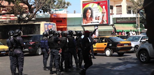 Manifestation de l'opposition : Decroix, Oumar Sarr, Toussaint Manga interpellés Manifestation de l'opposition : Decroix, Oumar Sarr, Toussaint Manga interpellés