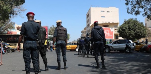 Manifestation de l'opposition : Decroix, Oumar Sarr, Toussaint Manga interpellés Manifestation de l'opposition : Decroix, Oumar Sarr, Toussaint Manga interpellés