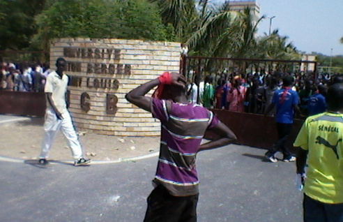 Tension vive à l’UGB : situation d’alerte après les échauffourées de ce matin. Tension vive à l’UGB : situation d’alerte après les échauffourées de ce matin.