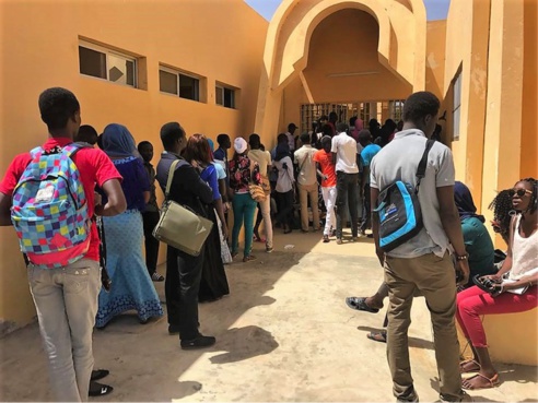 Consultations médicales gratuites à l’UGB : symbiose de la COMSOC, du CROUS et de l’ONG OADAS pour une meilleure santé des étudiants. Consultations médicales gratuites à l’UGB : symbiose de la COMSOC, du CROUS et de l’ONG OADAS pour une meilleure santé des étudiants.