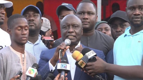 Idrissa Seck réagit : « C’est de la lâcheté, il n’ose pas affronter ses vrais adversaires » Idrissa Seck réagit : « C’est de la lâcheté, il n’ose pas affronter ses vrais adversaires »