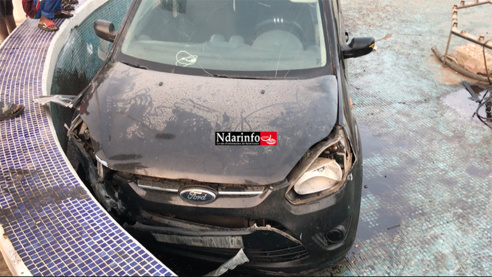 INCROYABLE : Un véhicule atterrit dans le jet d’eau du Pont Faidherbe (vidéo) INCROYABLE : Un véhicule atterrit dans le jet d’eau du Pont Faidherbe (vidéo)