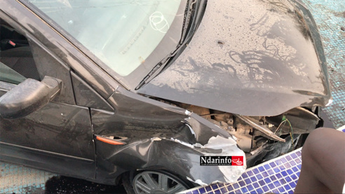 INCROYABLE : Un véhicule atterrit dans le jet d’eau du Pont Faidherbe (vidéo) INCROYABLE : Un véhicule atterrit dans le jet d’eau du Pont Faidherbe (vidéo)