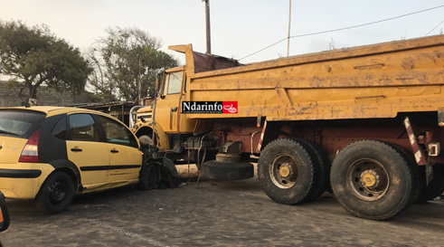 PIKINE : choc entre un camion et un taxi (Photos)