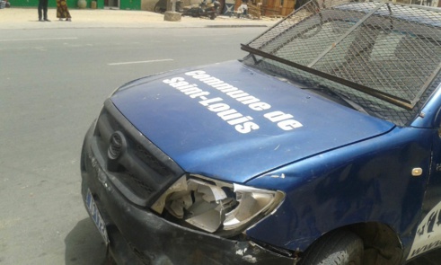 Saint-Louis : les « nervis » de la Commune et les deux charriots de clémentine Saint-Louis : les « nervis » de la Commune et les deux charriots de clémentine