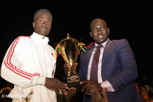 FINALE NAVETANE DE DIAWAR : l’engagement social du parrain Faly SECK offert en exemple à la jeunesse (vidéo) FINALE NAVETANE DE DIAWAR : l’engagement social du parrain Faly SECK offert en exemple à la jeunesse (vidéo)