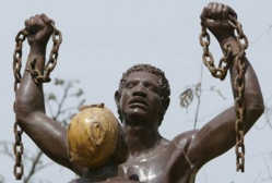 Guy Marius Sagna : "Il est inadmissible de profaner l'histoire de Gorée"
