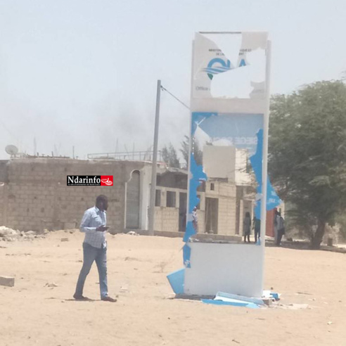 Direct - UGB : Un bus incendié et la plaque de l'OLAC incendiés, la maison de Mary Teuw NIANE saccagée