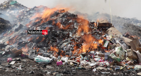 Grosse saisine de l’opération "Aar Sunu Kom-Kom" : près de 2 milliards de drogues, médicaments et produits périmés incinérés ( vidéo ) Grosse saisine de l’opération "Aar Sunu Kom-Kom" : près de 2 milliards de drogues, médicaments et produits périmés incinérés ( vidéo )