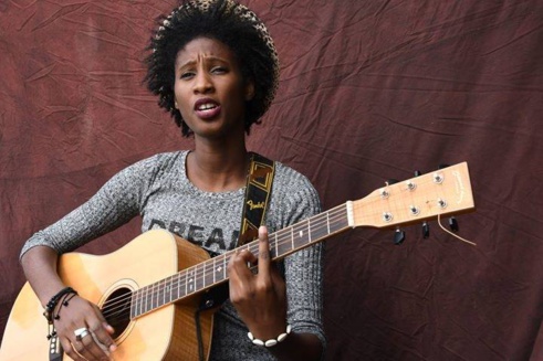 Maïna, chanteuse : Une graine de star pop-soul Maïna, chanteuse : Une graine de star pop-soul