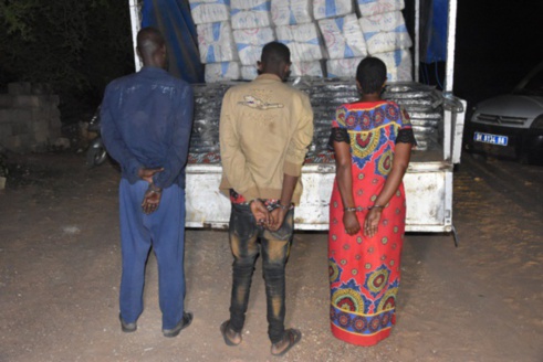 Mbour : 3,2 tonnes de drogue saisies, trois personnes dont une femme arrêtées Mbour : 3,2 tonnes de drogue saisies, trois personnes dont une femme arrêtées
