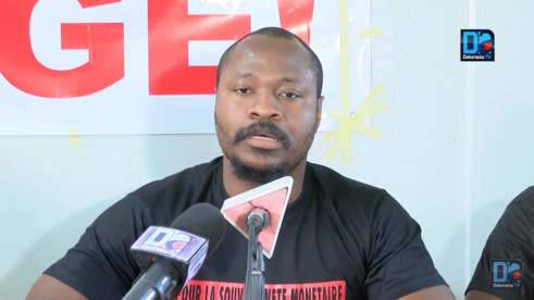 «Ousmane Guèye dégage» à l’hôpital de Saint-Louis ou quand le dégagisme se mêle de la crise hospitalière. Par Guy Marius SAGNA «Ousmane Guèye dégage» à l’hôpital de Saint-Louis ou quand le dégagisme se mêle de la crise hospitalière. Par Guy Marius SAGNA