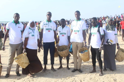 " SAMM SUNUY TEFESS " : la Jeunesse Patriotique du Sénégal (JPS) nettoie la plage de l'hydrobase (Photos)