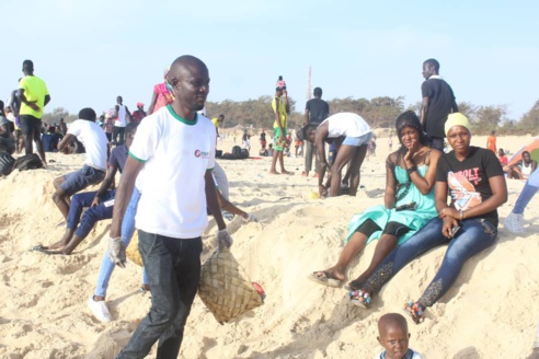 " SAMM SUNUY TEFESS " : la Jeunesse Patriotique du Sénégal (JPS) nettoie la plage de l'hydrobase (Photos)