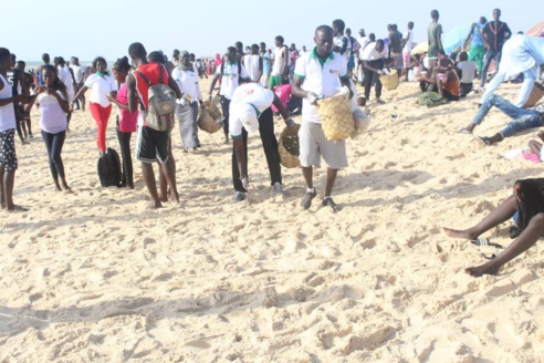 " SAMM SUNUY TEFESS " : la Jeunesse Patriotique du Sénégal (JPS) nettoie la plage de l'hydrobase (Photos)
