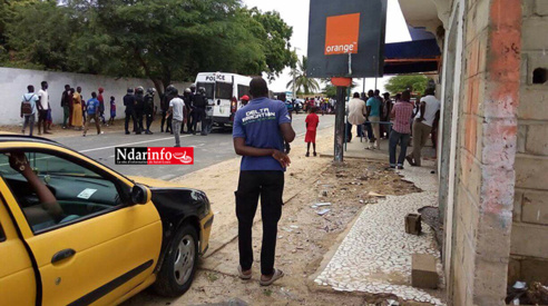 URGENT : les sinistrés de KHAR YALLA bloquent la circulation sur la RN2 URGENT : les sinistrés de KHAR YALLA bloquent la circulation sur la RN2