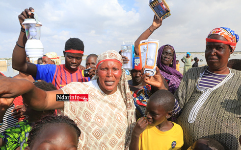 KHAR YALLA : Pourquoi les sinistrés ont renvoyé les camions de Mansour FAYE (vidéo) KHAR YALLA : Pourquoi les sinistrés ont renvoyé les camions de Mansour FAYE (vidéo)