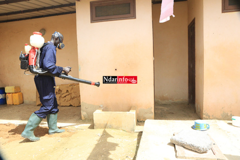 KHAR YALLA : le service d’hygiène désinfecte les lieux KHAR YALLA : le service d’hygiène désinfecte les lieux