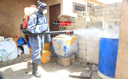 KHAR YALLA : le service d’hygiène désinfecte les lieux KHAR YALLA : le service d’hygiène désinfecte les lieux