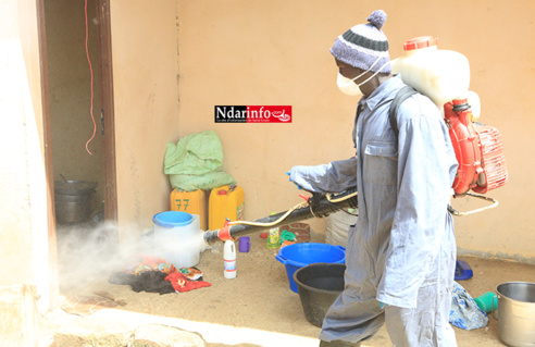 KHAR YALLA : le service d’hygiène désinfecte les lieux KHAR YALLA : le service d’hygiène désinfecte les lieux