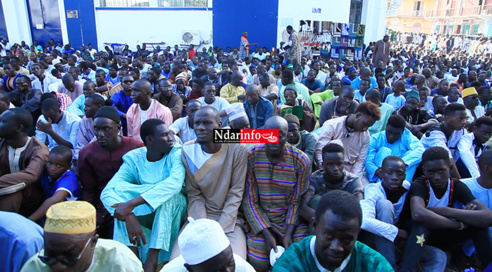 Maggal des 2 raaka : le discours de Serigne Mame Mor MBACKE, la prière dans le palais du Gouverneur, la grosse affluence … (vidéo)