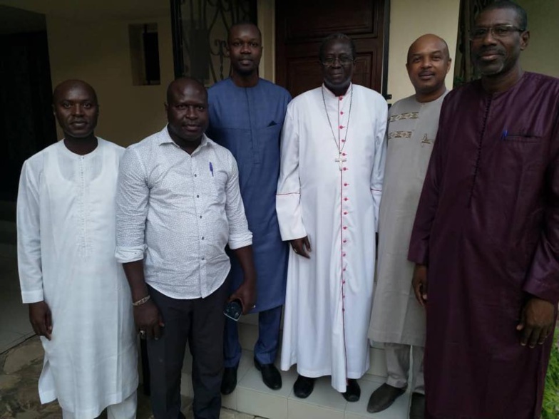 Ousmane Sonko chez Monseigneur Benjamin Ndiaye pour...