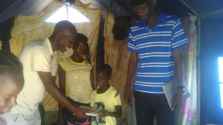 EDUCATION : AVECC offre des fournitures aux enfants de Khar Yalla EDUCATION : AVECC offre des fournitures aux enfants de Khar Yalla