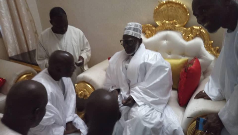 PHOTOS - Le président Idrissa SECK reçu ce matin à Touba par le Khalife Général des Mourides Serigne Mountakha MBACKÉ PHOTOS - Le président Idrissa SECK reçu ce matin à Touba par le Khalife Général des Mourides Serigne Mountakha MBACKÉ