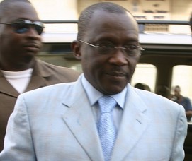 POLITIQUE: Ousmane Masseck Ndiaye ne veut pas de Conseiller qui jette des fleurs à Karim Wade POLITIQUE: Ousmane Masseck Ndiaye ne veut pas de Conseiller qui jette des fleurs à Karim Wade